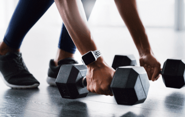 So bauen Sie effektiv Muskelmasse auf: Die Rolle von Protein, Ernährung und körperlichem Training