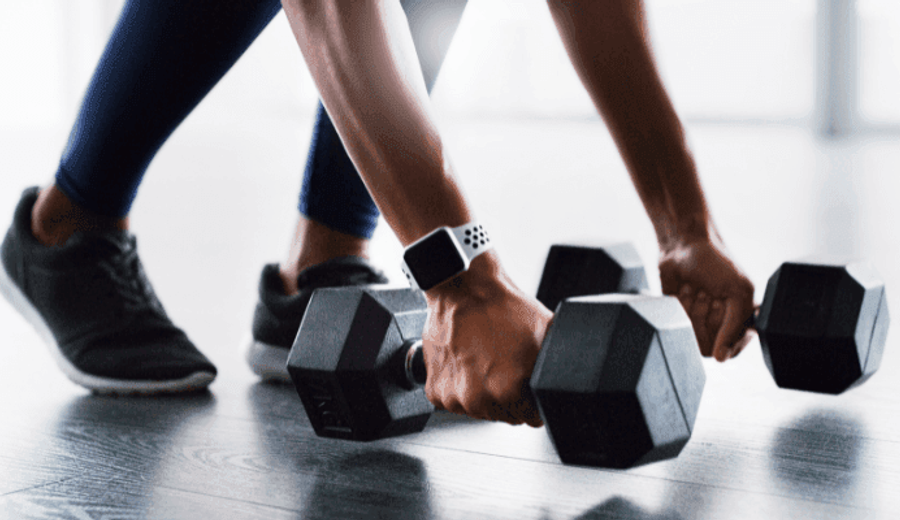 So bauen Sie effektiv Muskelmasse auf: Die Rolle von Protein, Ernährung und körperlichem Training